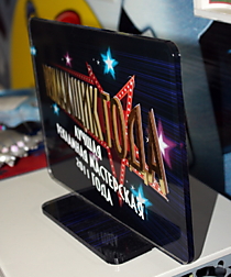 Табличка из акрилового стекла на подставке